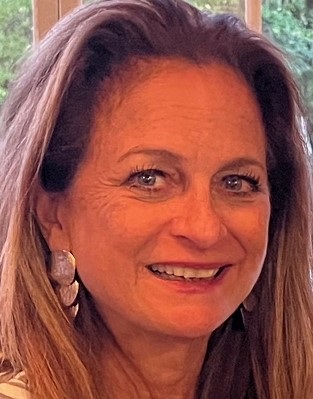 Joli Fekeci is a Licensed Clinical Social Worker.